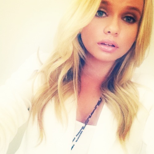 supporting Alli. x Follow for fashion tips on how to dress like Alli....I follow back, just ask! @AlliSimpson follows and so does @MadisonPettis22 !