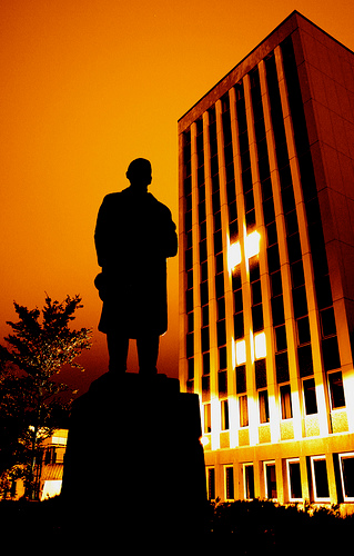 StudNHH's profile picture. Den alminnelige student ved Norges Handelshøyskole. Jeg tvitrer det du forteller meg i http://t.co/wrsH2yxLDm eller studentinngangen@gmail.com. Hver dag.