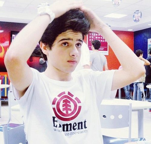 Eu amo o lindo do @FaellMoreira mais que tudo nesse mundo. Dona: @umameninatele. Desde: 19/09/11 Seguido e oficializado: 19/09/11 #FamiliaMoreira