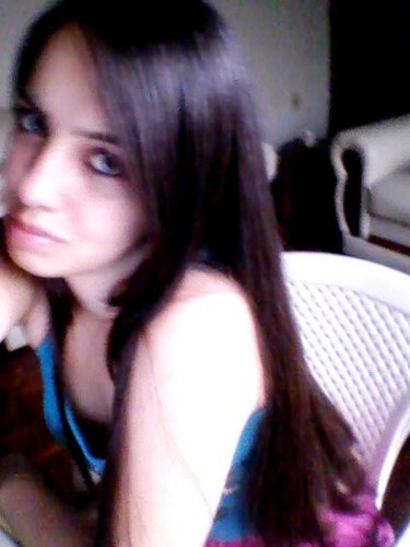 18, geminiana. Sou alegre, vestibulanda, falo o que penso, desabafo nos tweet, corro atrás do que me interessa, persisto no que eu quero e não desisto nunca. :3