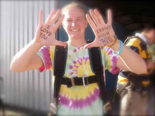 LunaSandwich21's profile picture. I'm not only on the struggle bus, but I drive it every single day