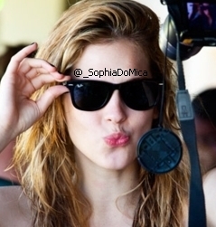 ∿ pra ser fã , não precisa , estar lado a lado , nem saber tudo sobre ele . É simplesmente amar ele.
@sophiaabrahao , eu amo voce , smp&smp ♥ s2 '