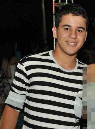 Paraibano , 15 anos  , Cânceriano , Estudante de Edificações no IFPB  , Abusado , Bipolar , Carinhoso , Extressado , Persistente e Sonhador !
