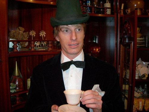 MarcoVanBastien's profile picture. La vie se divise en 2 catégories ceux qui ont la pelle et ceux qui creusent ! Tu as la pelle alors tu creuses !