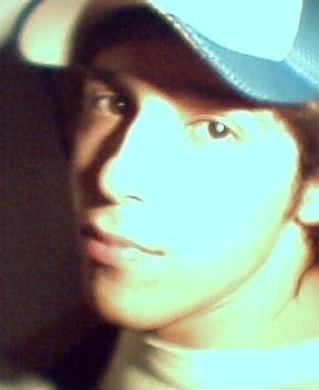 Estudiante perserverante de arquitectura en la UNL de Santa Fé. Co-fundador del estudio de Arquitectura, Arte y Diseño PDF (Punto de fuga).