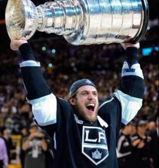 HockeyProbsBro's profile picture. hockey is everything.