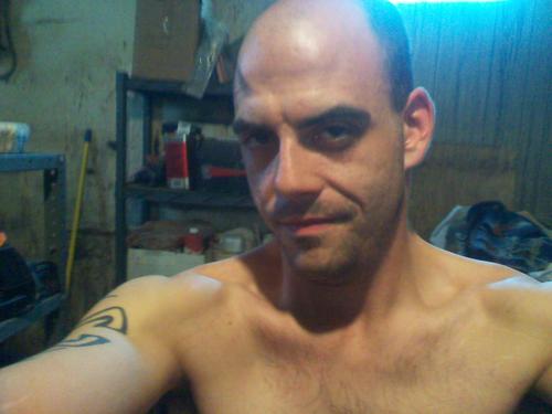 HI!:-) I'm a 30 y/o male from Kansas City Kansas and I'm looking to meet friends, future business partners and just fun conversation! HMU! 3