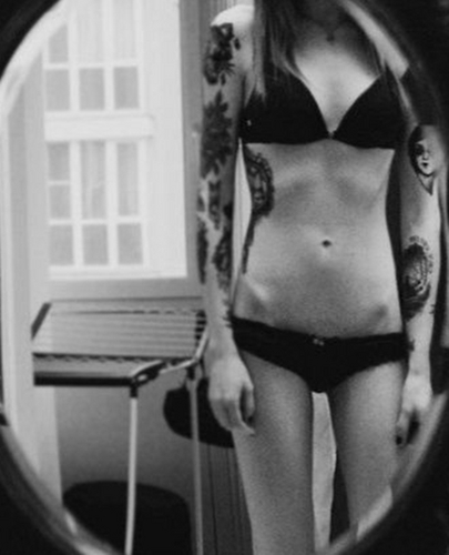 starving is what keeps me going. 15. 4'11 CW: 84lbs GW: 80lbs UGW: 75lbs
