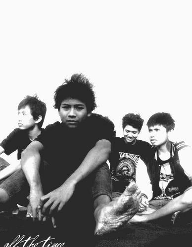 |ALLTHETIME| Gendre : rock, blues, gerage, rock n roll | Member : @MR_BLEK @obiy_guitar @vajrin_ @bintankbebek cp : 089665841714