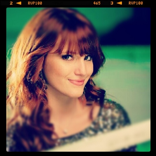 Bella Thorne i will die if u follow me!!!! pleas follow me!333