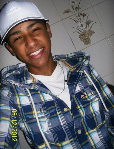 . Ah viiida me encinou a nunca desistir,             nem ganhar nem perder mais procurar evoluir .     /;