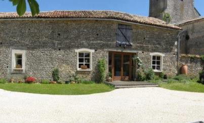 Beautiful/tranquil rural gites in in sunny Charente/France.  Pool, charming village, for couples, families or classic car enthusiasts  http://t.co/dvziXvyYBA