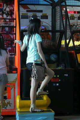 Unfollow this! And then, follow my new akun @FCrystalia ! ;)