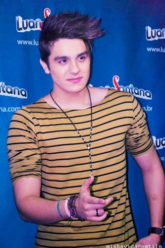 A vida me fez tua fã, e eu fiz de você a minha vida! ♪ @luansantana . Desde : 19/04/11. Dona - @IsaamaraRayanne .