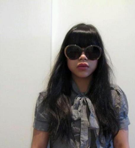 graduate architect. mild shopaholic. obsessed with scarves. lives for food. huge 80s music fan. loves travelling.