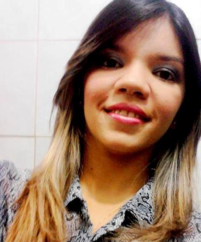 Geminiana, Estudante de Nutrição e Flamenguista de coração! 
Me encanto Fácil Por Pessoas Que demonstram humildade e Verdade no Olhar.