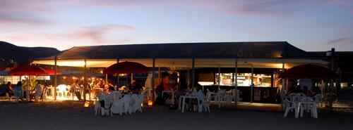 El Mejor Chiringuito de la playa de Castelldefels. Organizamos fiestas, eventos, reuniones, cumpleaños...Situado al final de la Av.Baños, sobre la arena.