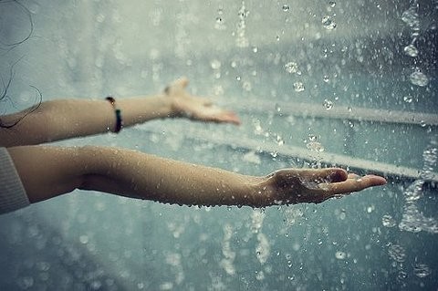 You could be anyone today, for the whole world,
remember those few who are all over the world. ♥