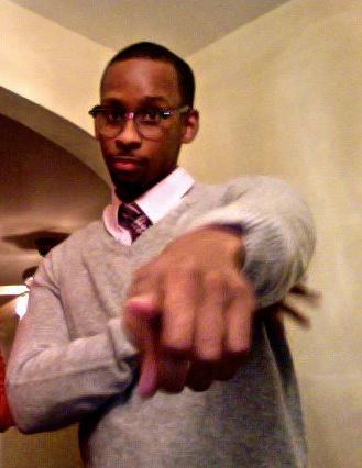 Marketing professional, i watch sports, and tweet life.