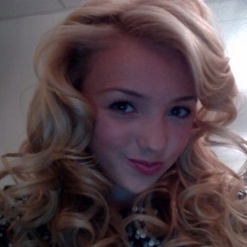 LongbottomNiamh's profile picture. It's said like Nee-ve, NOT Nee-m... I Model for Wizard and Muggle media! ..  @Liam_Longbottom is my big brother, he's VERY protective over me!! .||Multi RP||