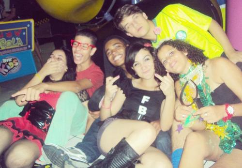 amo minha melhor amiga  @Nessa_Mancha  e a  @Thacyeah * _*