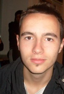 Etudiant en éco-gestion, photographe et dessinateur amateur, kiff les micro série web, le sport et les bons gros délires... Mais sinon vive le FLCG!!!! =)