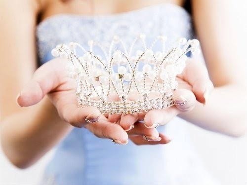 Direcionado ao público Cristão, cujo objetivo é revelar a verdadeira identidade da mulher, que é a de princesa, filhas do Rei. #DOS3