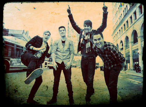 If you love BTR like us, well follow us :D and we try to follow back Kendall Schmidt♥ Logan Henderson♥ James Maslow♥ Carlos Pena♥ we are Fran & Maca #Rushers ♥