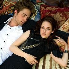 Sou Fã da Saga Crepúsculo,da Kristen Stewart e também do Robert Pattison.Gosto de quase todo tipo de musica (menos funk) e adoro pizza