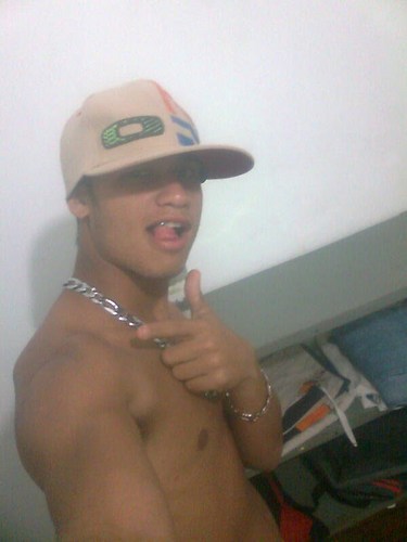 Meu nome é David tenho 19 anos gosto de sair curti mto pessoas especias,Familia e @Sandrina_haha e @_heecarool e @_YngridCoimbra e @_Luizavieraa