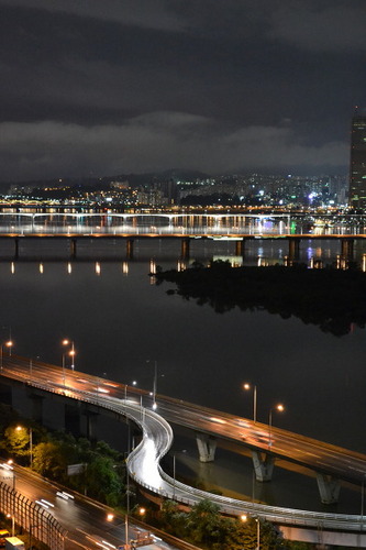 jin2014's profile picture. 비록 우리가 과거에 가졌던 꽃의 영광과 초원의 반짝이는 빛의 찬란한 시간으로 되돌아 갈 수는 없지만, 더 이상 과거의 잃음을 슬퍼하지 않으리. 차라리 내 앞에 남은 인생에서 힘을 찾아 재불 속에서 불씨를 일으켜 새로운 삶을 살으리라.