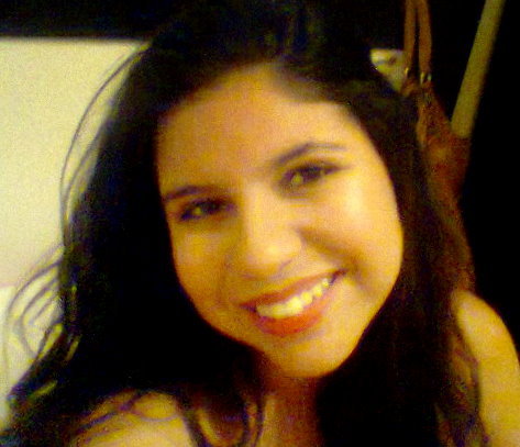 Libriana incógnita, publicitária, cantora desiludida, distraída apaixonada, escrevedora de canto de buteco, amadora da vida e na vida!!!!