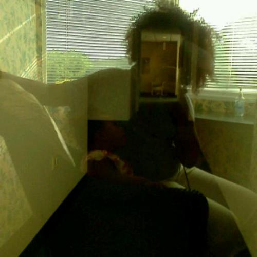 can_I_live1's profile picture. lips twisted to the left