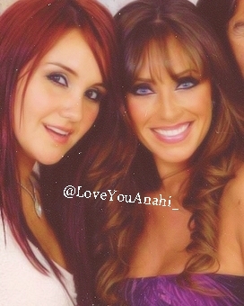 Quando precisei de motivos pra me alegrar lembrei o seu jeito de ser. Quando eu queria ir até você,fechava os olhos e te encontrava dentro de mim @Anahi