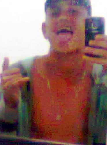 Não viva para que a sua presença seja notada,
mas para que a sua falta seja sentida...*---*