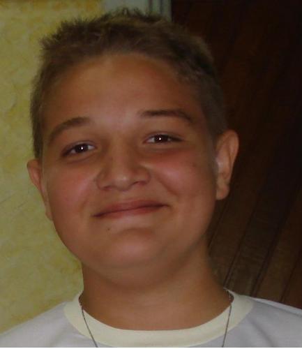 Saudade é um sentimento que quando não cabe no coração, escorre pelos olhos...