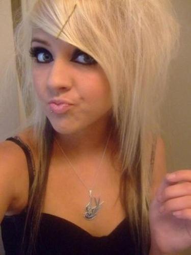 im a14 year old girl and i love everyone :))