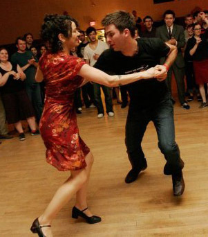 Dance & Community Events Coordinator at TD Vancouver International Jazz Festival. Follow for the scoop on FREE Dance activities at the Community Stage.