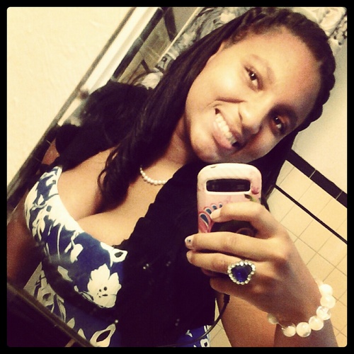 Pocahountas_IKR's profile picture. I will no longer be using this account, follow @LiveLaughN_Love