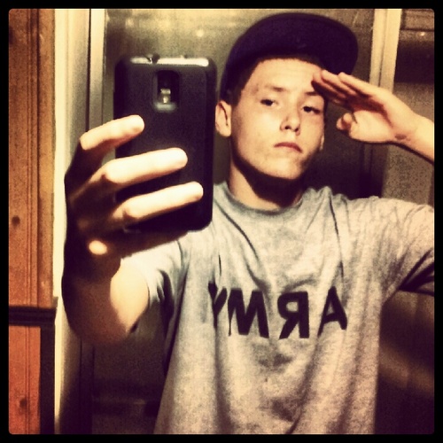 i just keep it real and im a rapper i have an amzing gf Jenista Thompson3and i live life to the fullest and get closer to god then i was yesterday! !