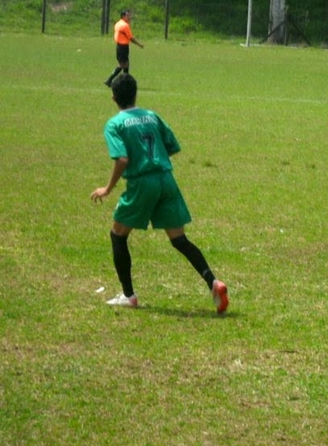 Apenas um menino que acima de tudo em #Deus confia !! .