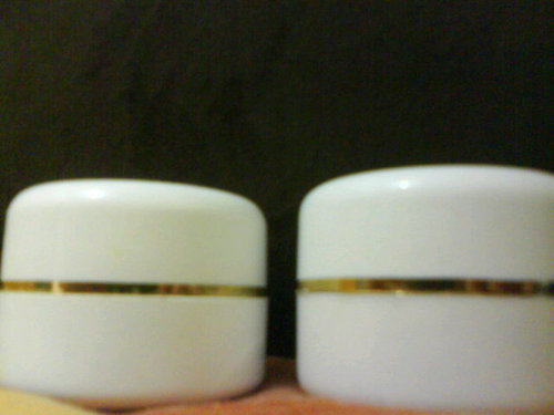 Menjual cream kecantikan untuk berbagai macam masalah kulit wajah, 100% terbukti! No efek samping! No mercury! Paling aman:) happy shopping sista♥
