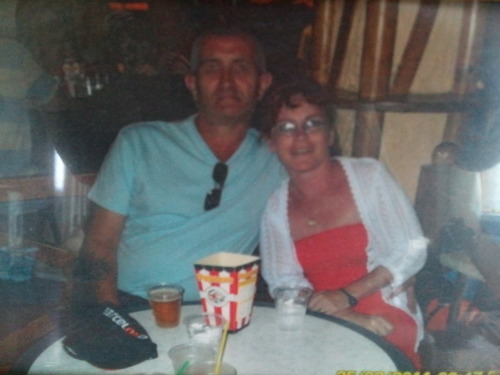 married with two sons,i have one jack russell daisy and i absolutely love rugby, reading and crafting