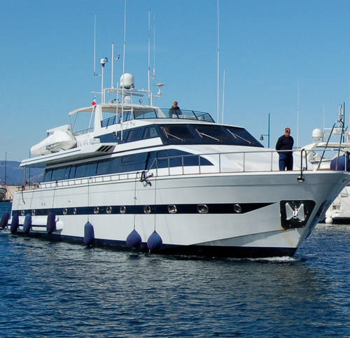 Boote und Autos und Werbung und Marketing und Immobilien und Polo