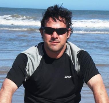 DiegoOtero7's profile picture. Naci un 12 de mayo el 13 ya estaba laburando, el 14 ya escuchaba a Huracan y el 15 me internaban con picos de strees...