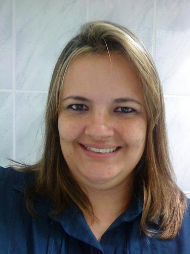 Libriana, Casada, 2 filhas lindas (Isacanello e Carlla), Ciumenta, Amiga, Brava, Consumista, Batalhadora e acima de tudo: Defende a família como ninguém...
