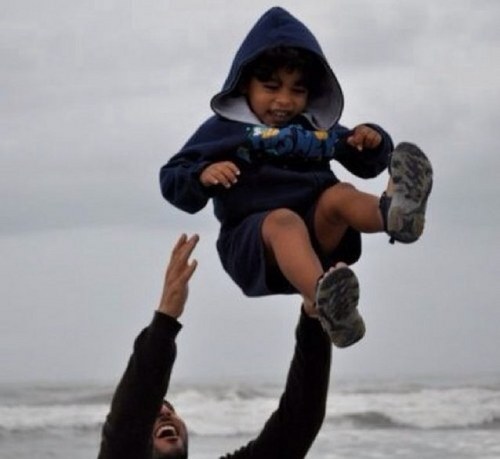 FawesomeFewfi's profile picture. Live without pretending, Love without depending, Listen without defending, Speak without offending.