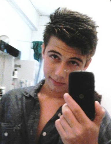 Para quem ama uma pessoa que nunca viu pessoalmente,mas o conhece como tivesse nascido com ele u.u ( @pedrinhoGARNET ) Oficializado