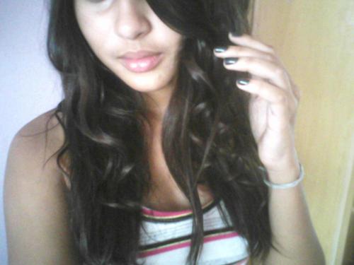 sou baiana do interior,tenho 12 anos,gosto de rock,emocore,heardecore e etc quem qiser me conhecer melhor me segue vlwww