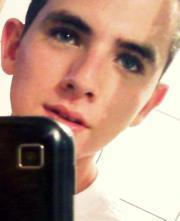 O minino da foto Ali !!! Tenho 17 anos, Namorando, Amo a vida e os bons amigos !!! Gostou Siga-me